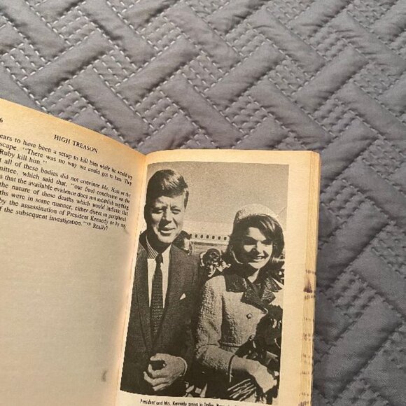 π€π€ ANY 3 LISTINGS FOR $10 - SET OF 3 BOOKS - JFK HIGH TREASON & MARY HIGGINS C - Picture 5 of 7